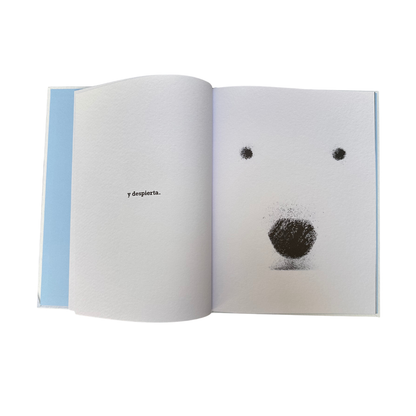 Un oso polar en la nieve